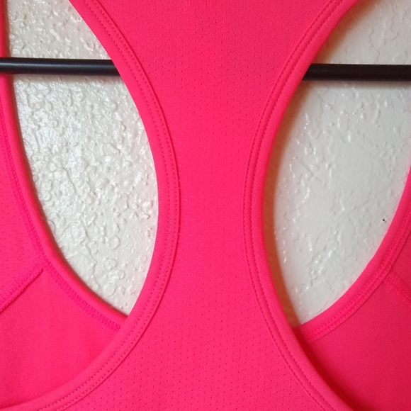 Under Armour heat gear hot pink racerback tank L - Picture 3 of 11